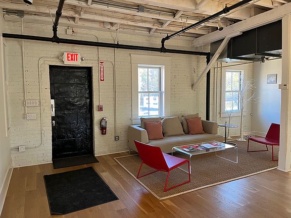 Entrance and sitting area