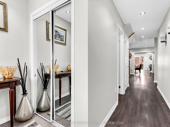 4th image of 486 Queen Mary Dr