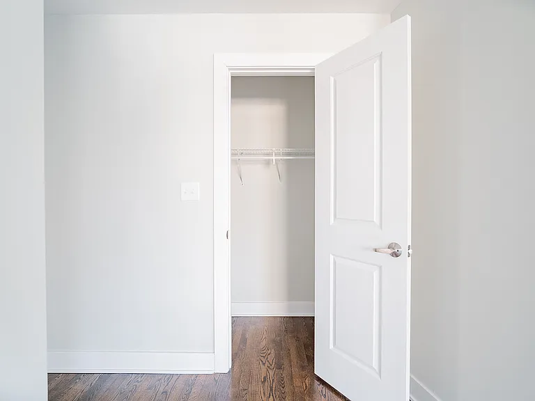 Closet Space 7365-1