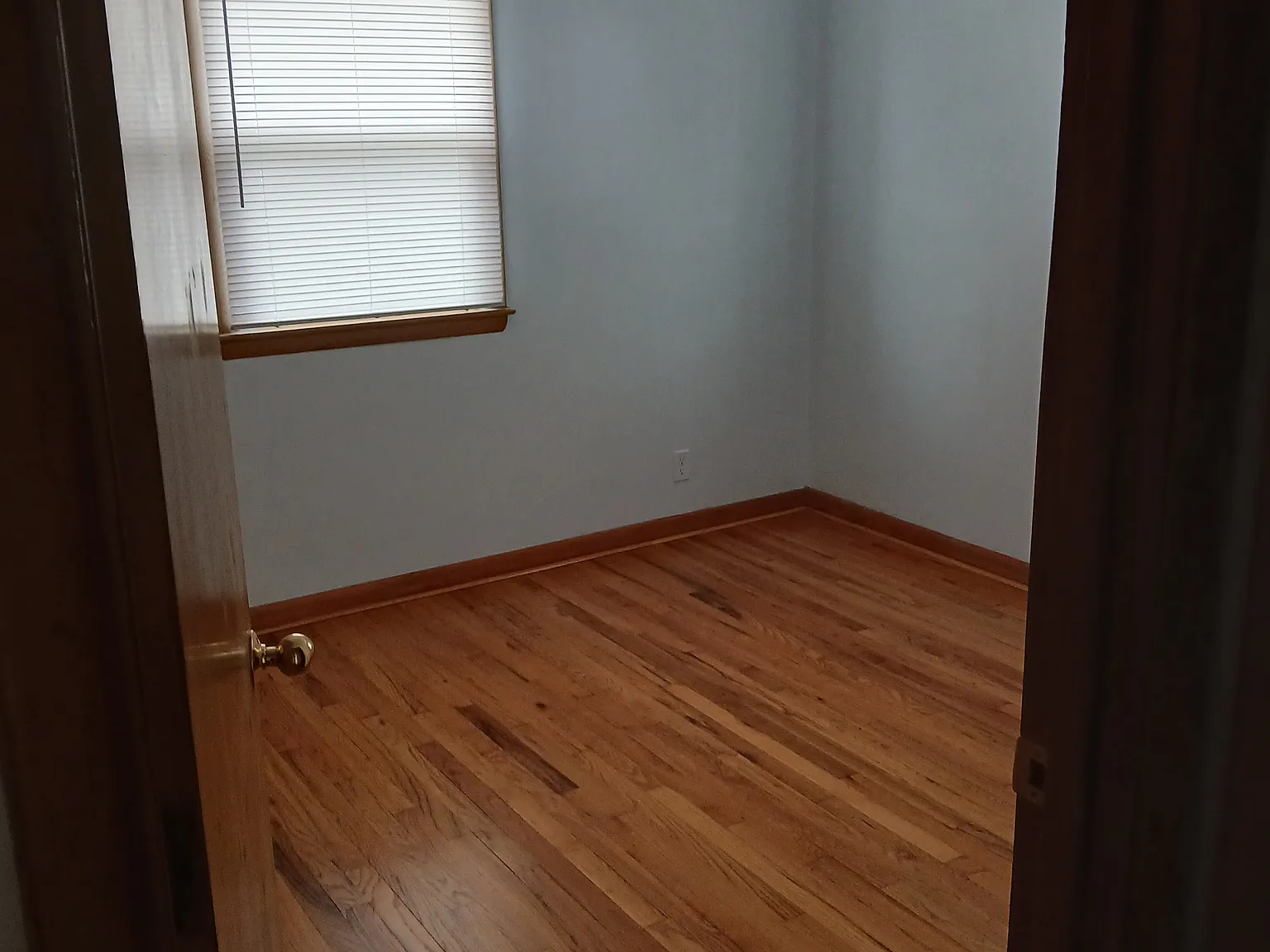 3 bed, 900 sqft, $1,800 — Photo 2