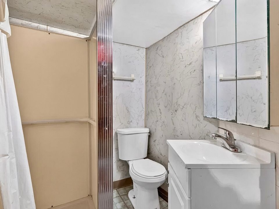 1st image of 1210 Verl Pl