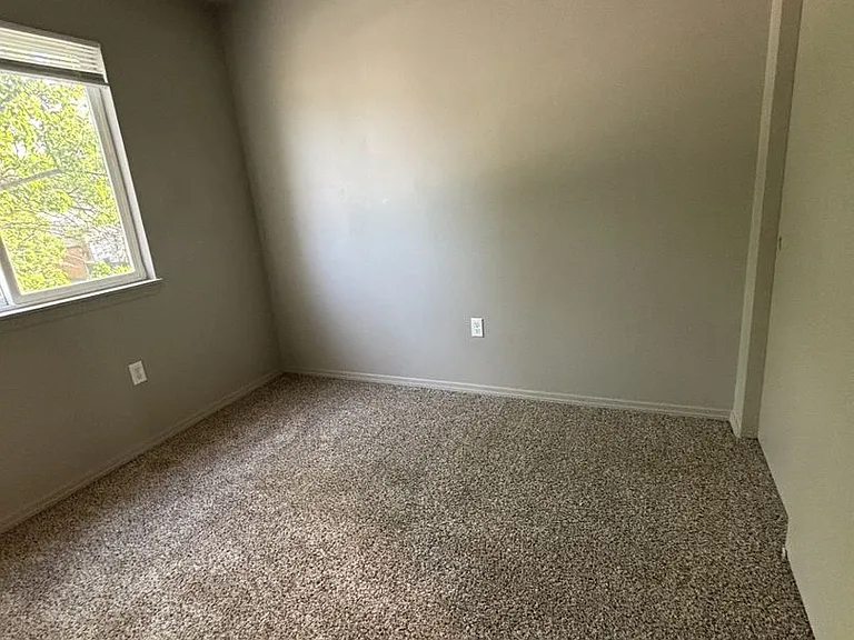 3015 W Stewart Ave — Photo 13