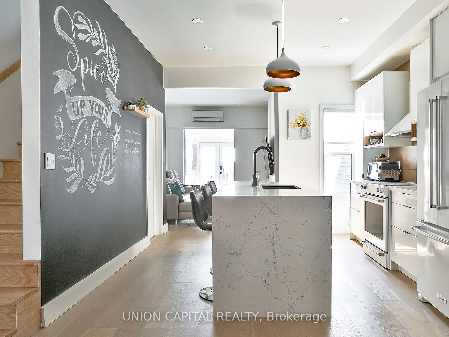 3 bed, $5,300 — Photo 1