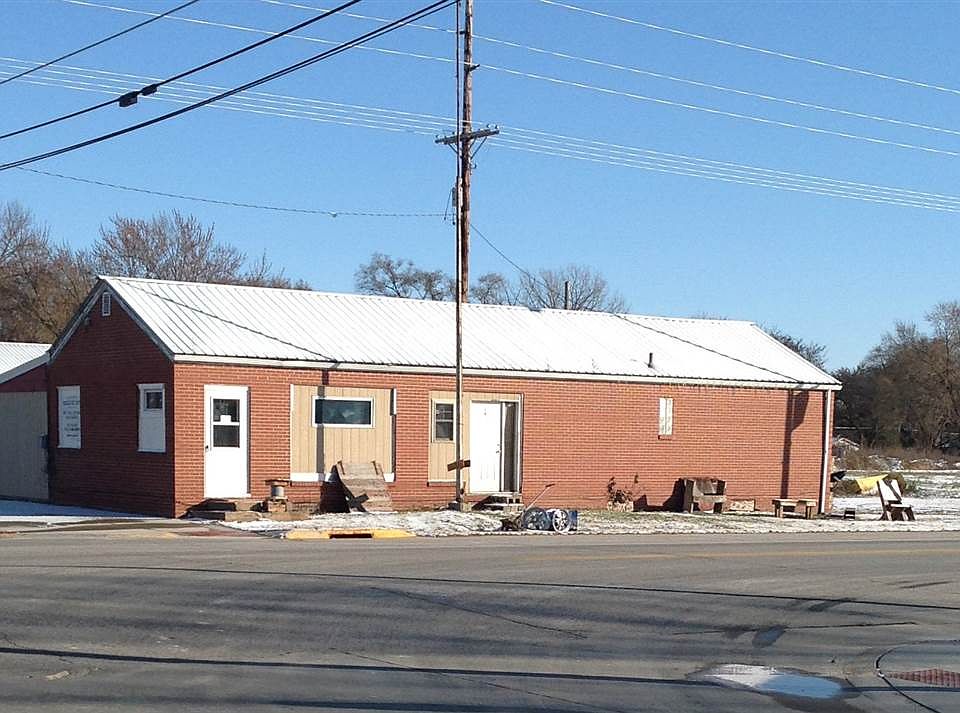 2nd image of 101 Main St S