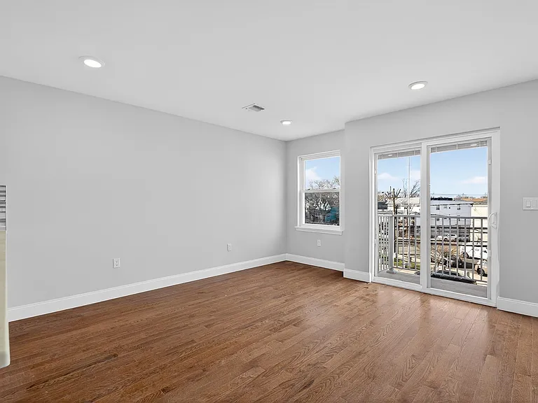 40 E 5th St #2 — Photo 8