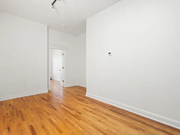 349 7th St #3R — Photo 7