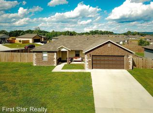 1641 Secretariat Ln, Prairie Grove, AR 72753
