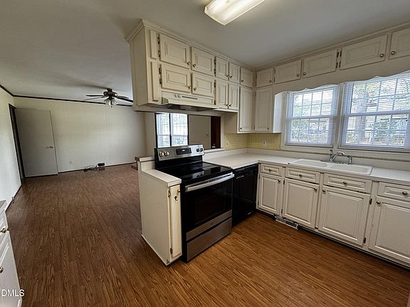 4th image of 306 E 1st St