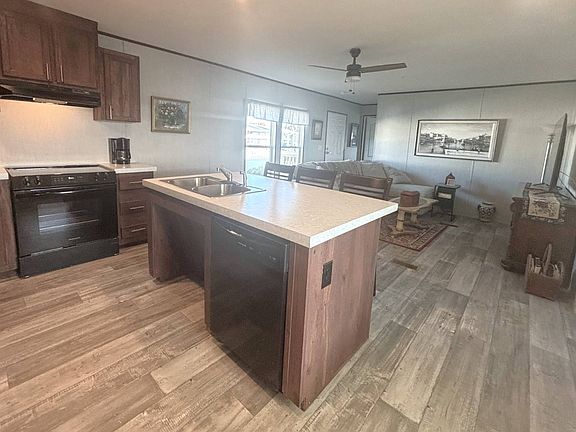 4th image of 844 Jacaranda Cir