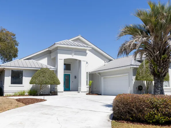 795 Boulevard Of The Champions, Shalimar, FL 32579