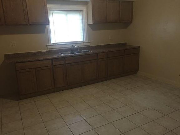 3rd image of 1914 W Vienna Ave #1914