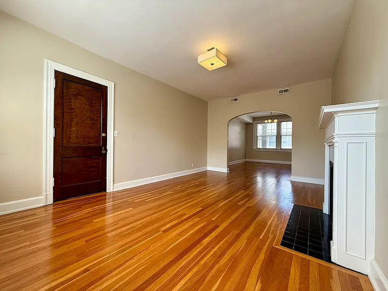 2001 Spring Dr #4 — Photo 3