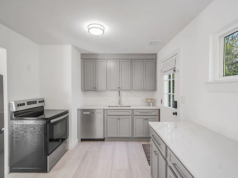 138 W Tiana Rd — Photo 7