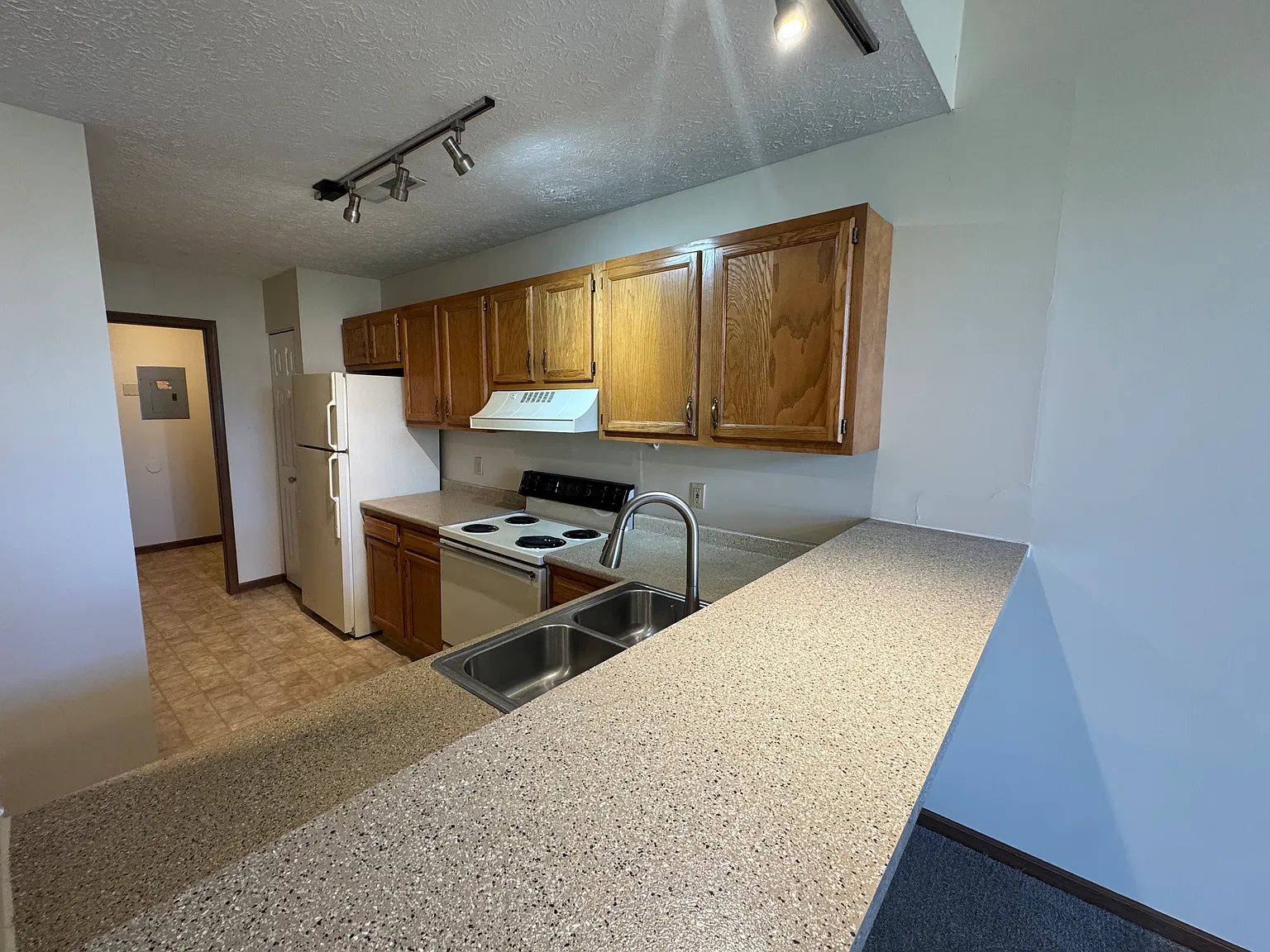 3 bed, $1,595 — Photo 3
