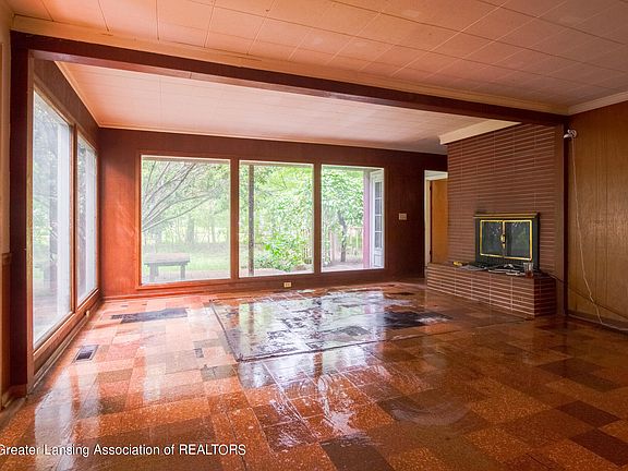 3rd image of 1304 Burcham Dr