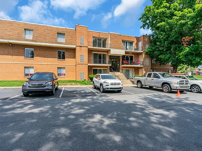 Ambassador Apartments — Photo 32