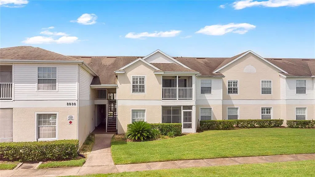 3 bed, 2.0 bath, 1364 sqft, $1,900 — Photo 1