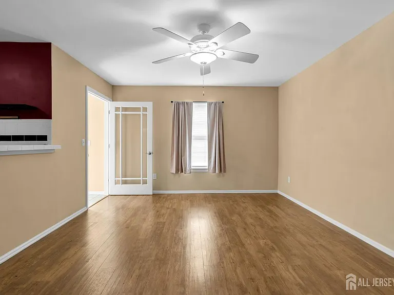 19 Delavan Ct — Photo 13