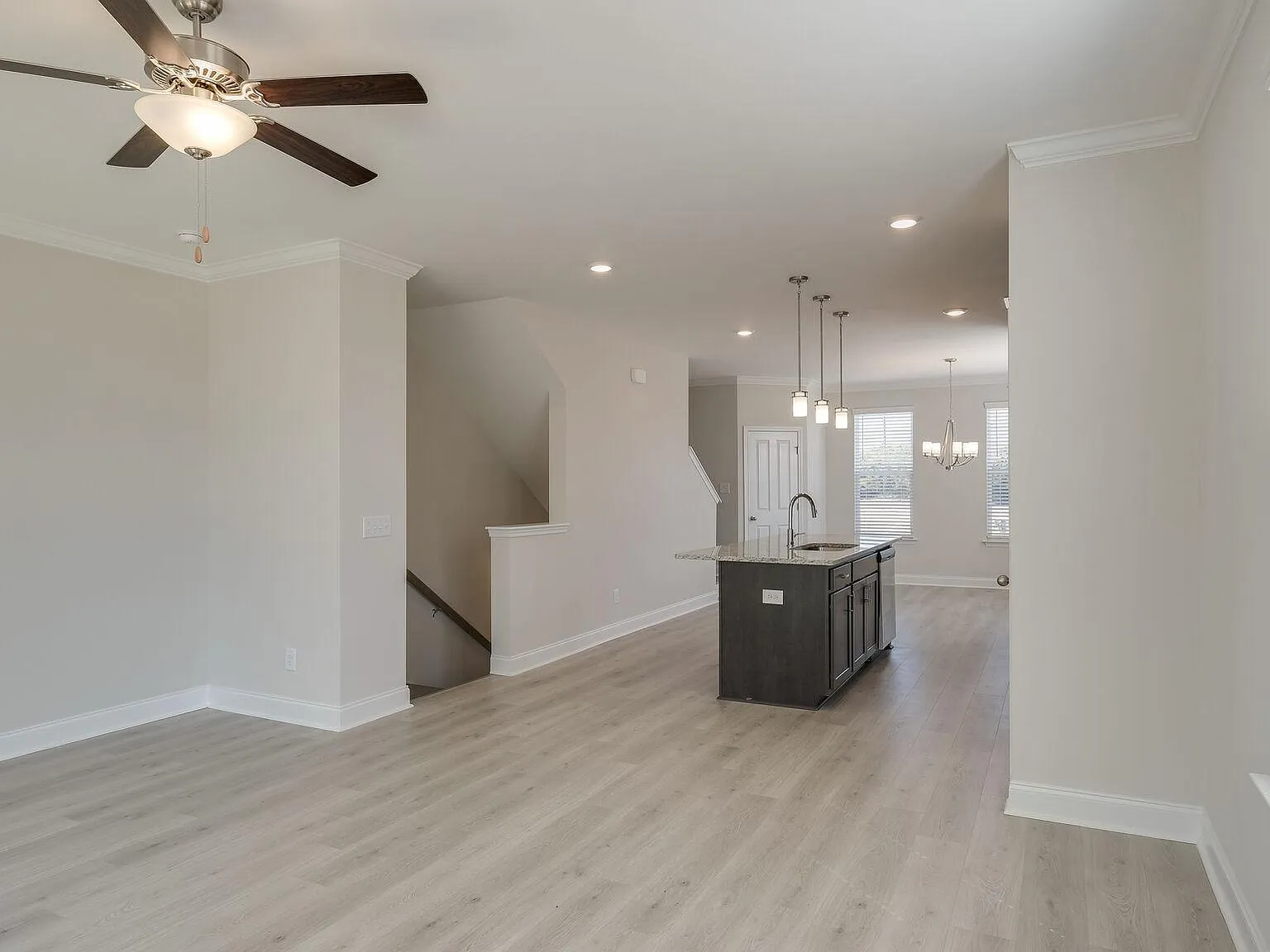 2 bed, 1392 sqft, $2,450 — Photo 3
