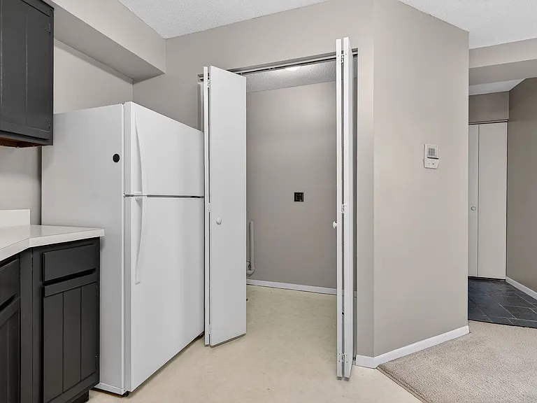 Woodhue Apartments — Photo 46