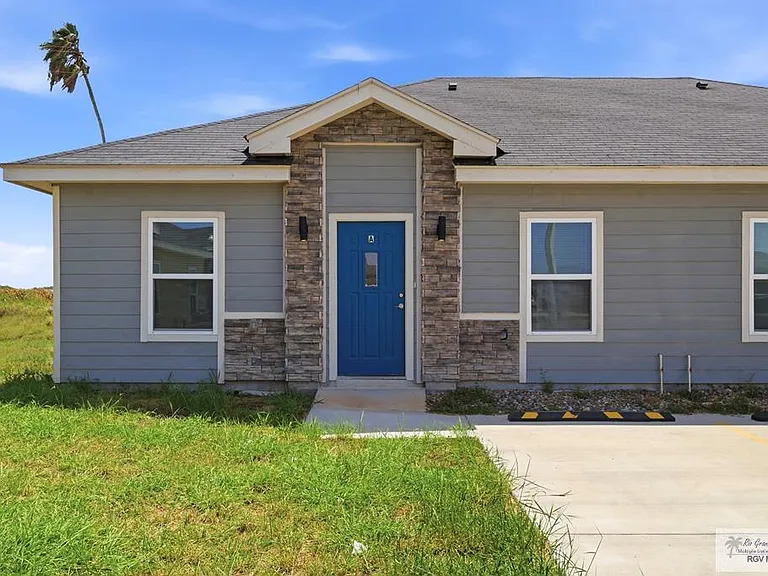 2220 E Valley Cir #A — Photo 1
