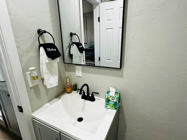 808 E Halcyon Rd — Photo 8
