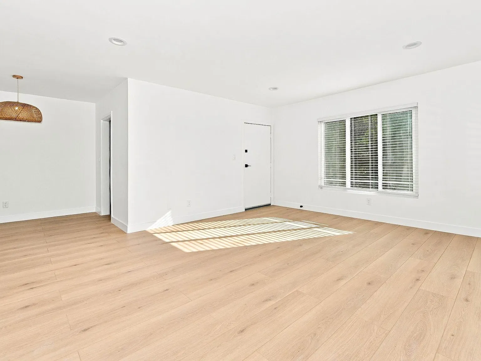 826 Hyperion Ave — Photo 4