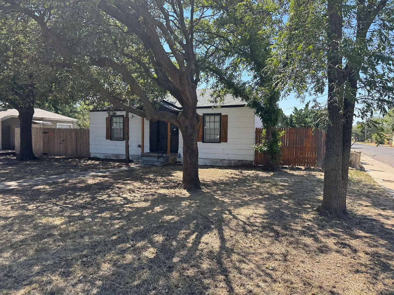 4 bed, 3.0 bath, 1892 sqft, $1,800 — Photo 2