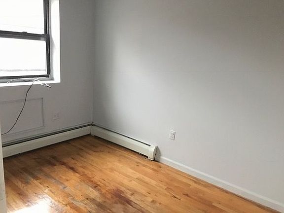 3rd image of 27 Stuyvesant Ave #3