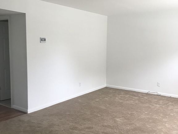 5th image of 358 Pool Dr