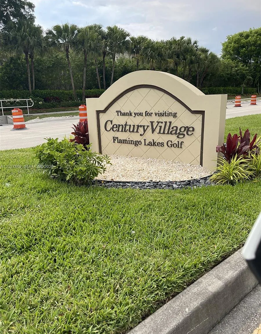 New Hampton At Century Vi — Photo 1