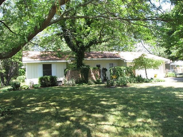 1st image of 567 W Alice Ave