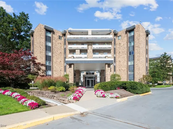 2112 Acacia Park Dr APT 424, Lyndhurst, OH 44124