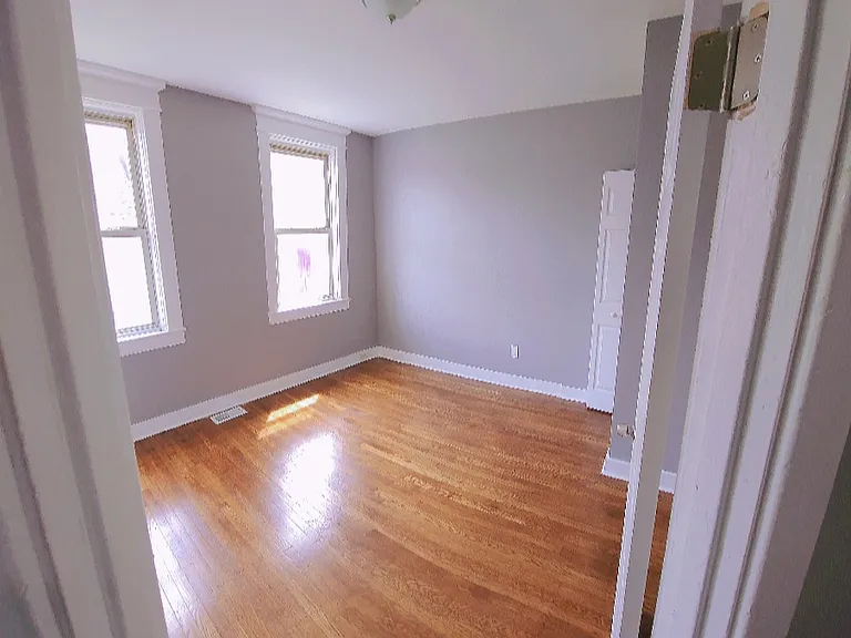 1347 Homestead St — Photo 7