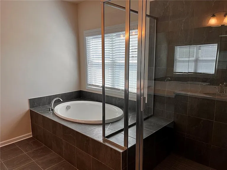 3755 Crestland Ln — Photo 14