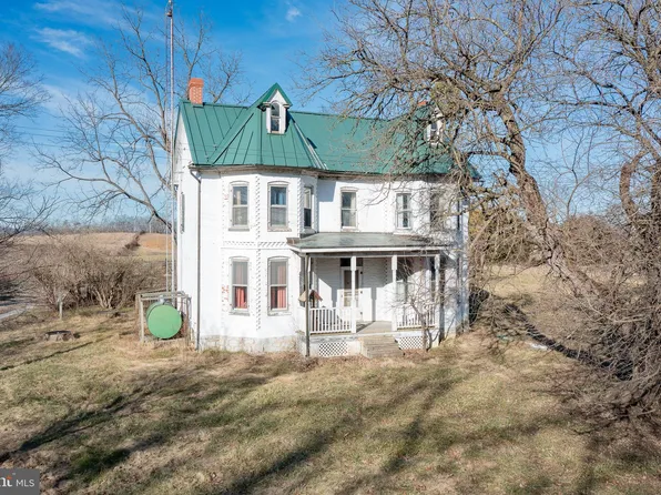 2407 Greensburg Rd, Martinsburg, WV 25404