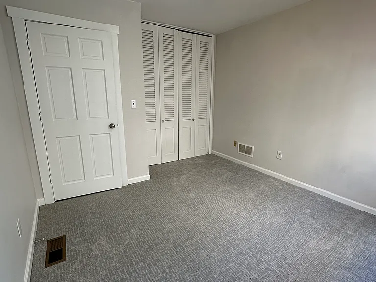 921 Summit Ave — Photo 9