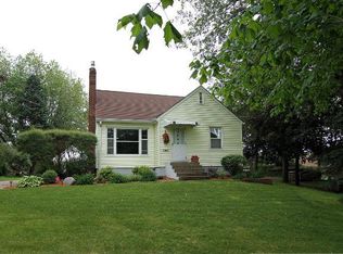 1946 Prosperity Rd N, Maplewood, MN 55109