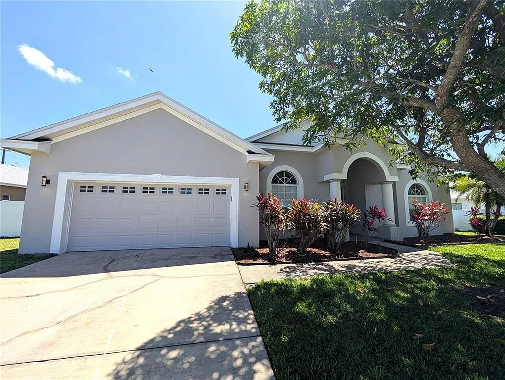 4 bed, 3.0 bath, 2525 sqft, $2,650 — Photo 2
