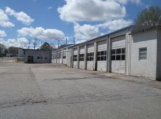 1302 W Solomon St, Griffin, GA 30223