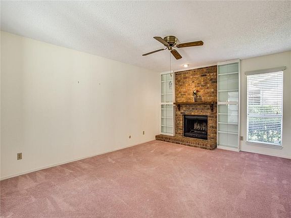 4th image of 829 Shady Glen Ln