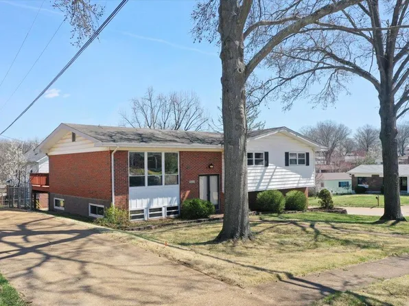 9122 Hatton Dr, Saint Louis, MO 63126