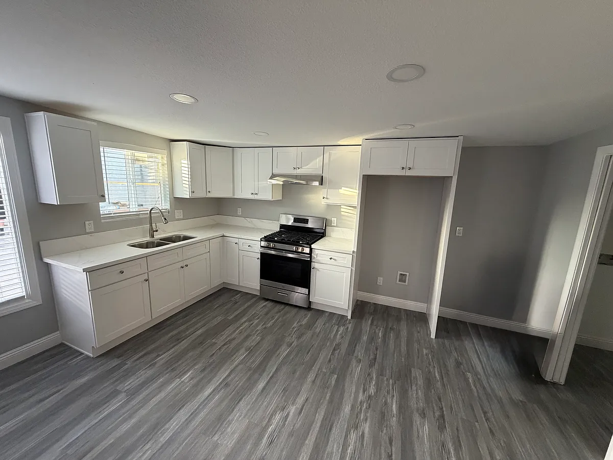 Building Photo - 1854 Napoleon Ave #2