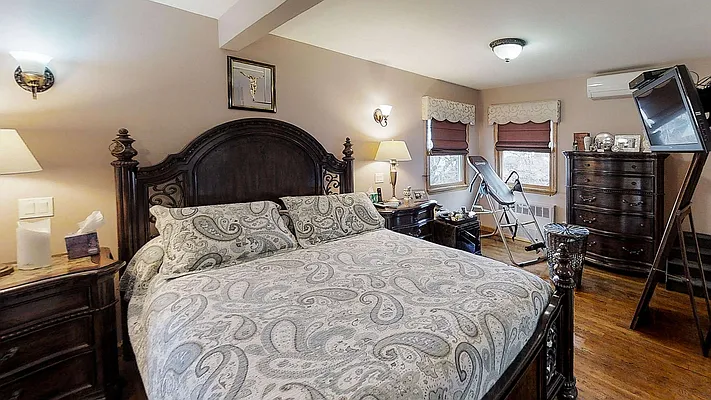 Sold by Signature Premier Properties | media 10