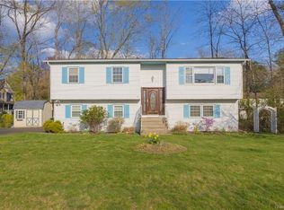 36 Stonewall Ln, Congers, NY 10920