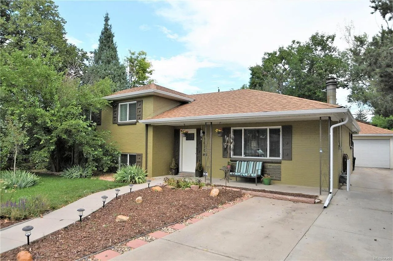 4 bed, 1958 sqft, $2,795 — Photo 2