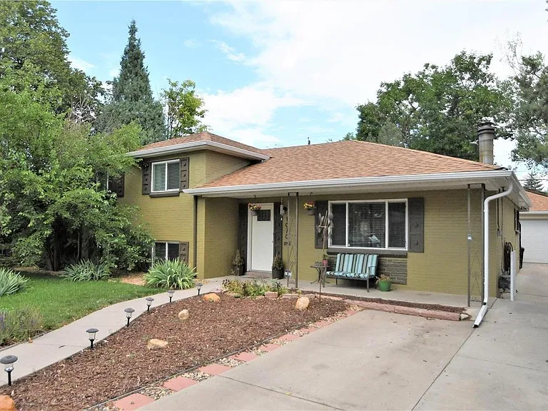 1070 Lansing St — Photo 2