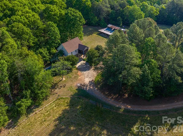 702 Saddlebrook Ln, Cherryville, NC 28021