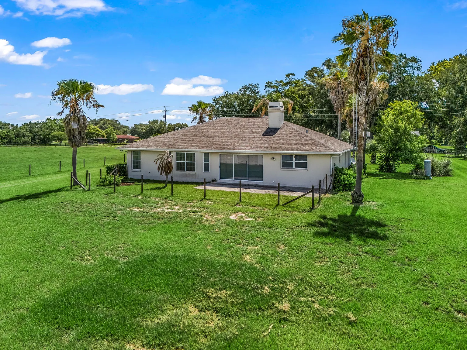 3 bed, 2400 sqft, $2,500 — Photo 3