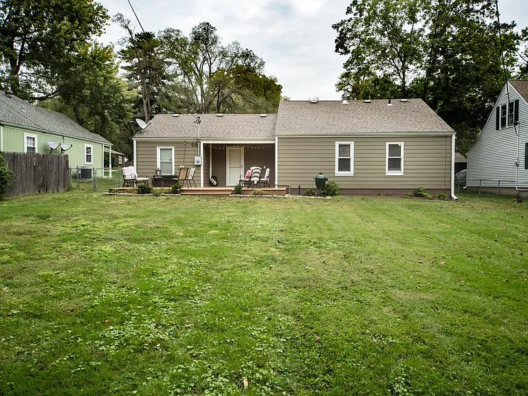7032 Dearborn St — Photo 24